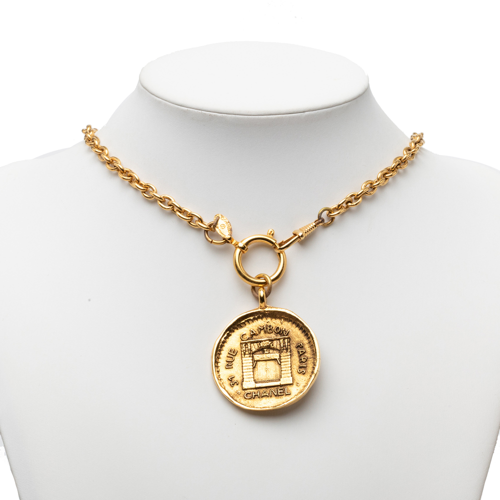 Pre-Loved Chanel Gold Plated 31 Rue Cambon Medallion Pendant Necklace - Picture 6 of 6